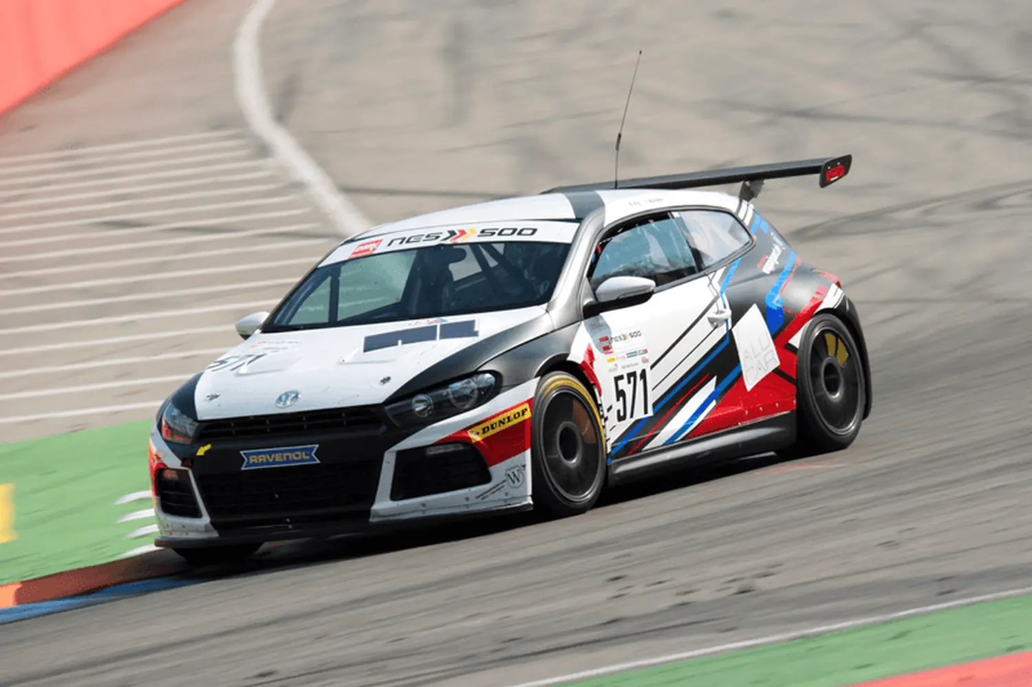2019 NES500 & VLN